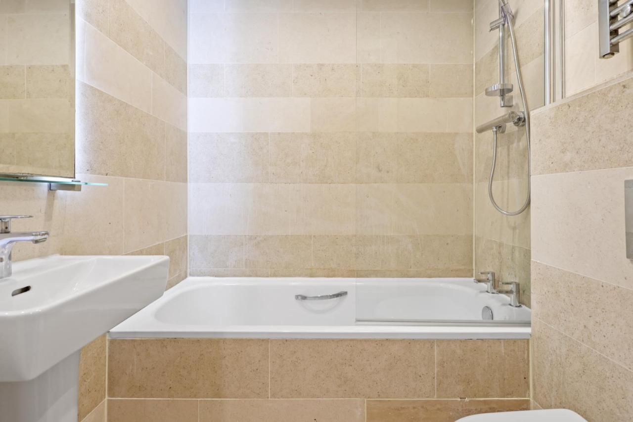 Spacious 1 Bedroom Flat 런던 외부 사진